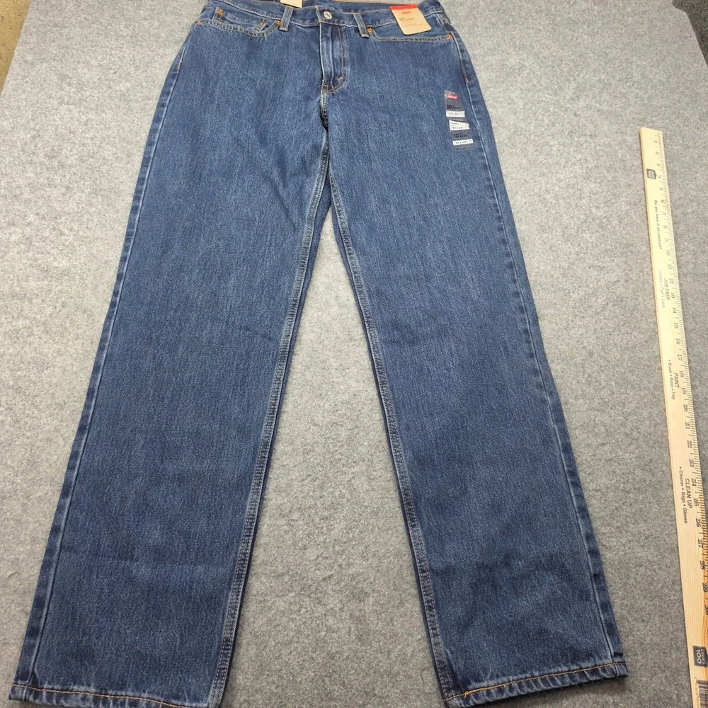 NWT Levis 550 Relaxed Fit Mens Jeans 33x34 Medium Wash Blue Denim 00550-4886